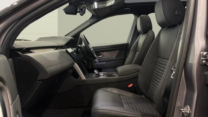 Land Rover Discovery Sport 1.5 P270e Metropolitan 5dr Auto [5 Seat] Station Wagon - Image 3
